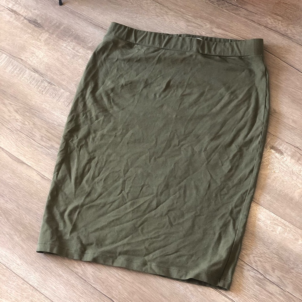 Forever21 Olive green pencil skirt - stretchy!